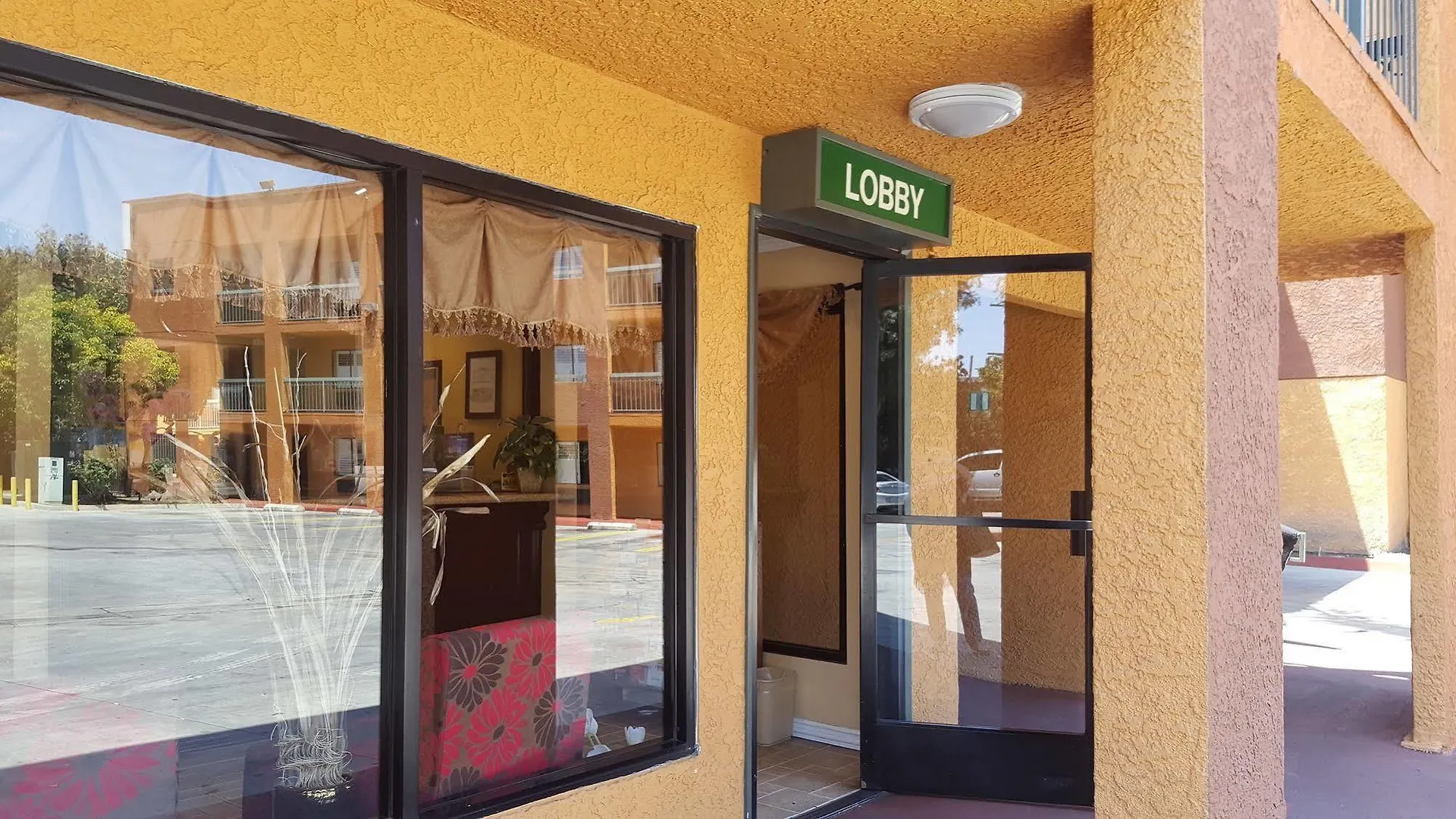 ** Motel Travel Plaza Inn Compton United States