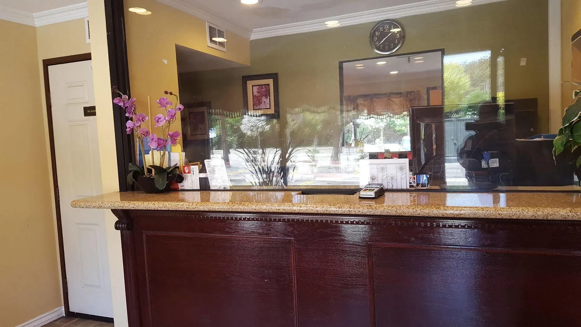 Travel Plaza Inn Compton