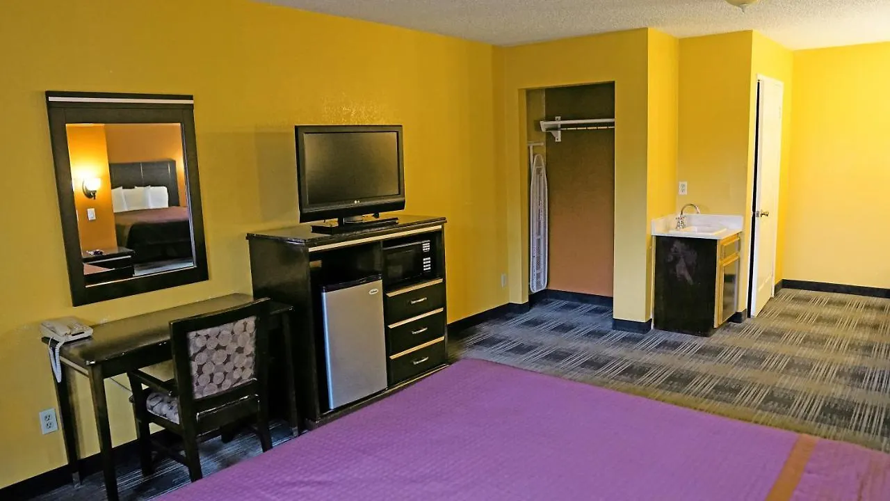 Travel Plaza Inn Compton 2*,